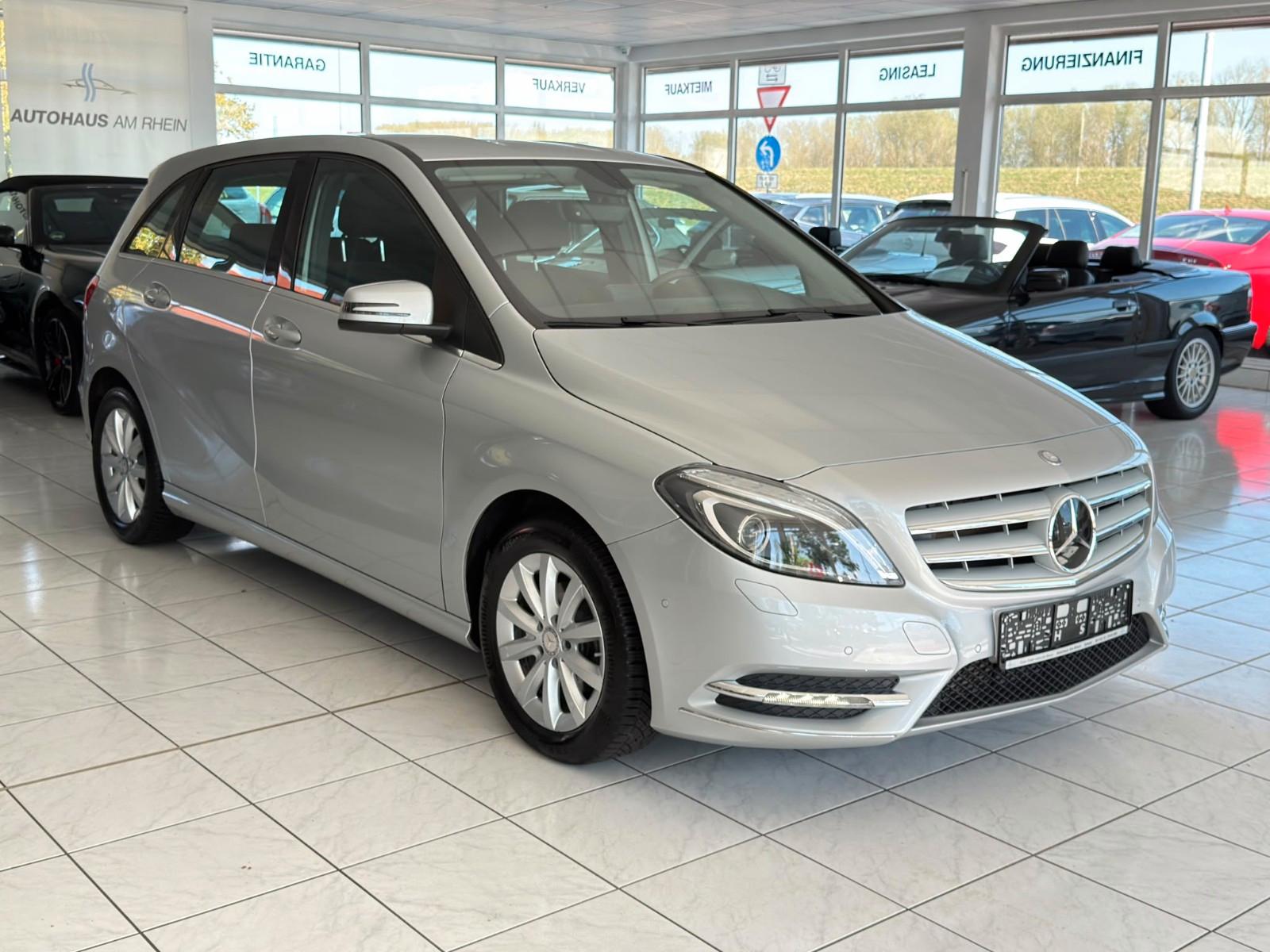 Mercedes-Benz B 180+Navi+Bi-Xenon+Kamera+Anhänger Kupplung