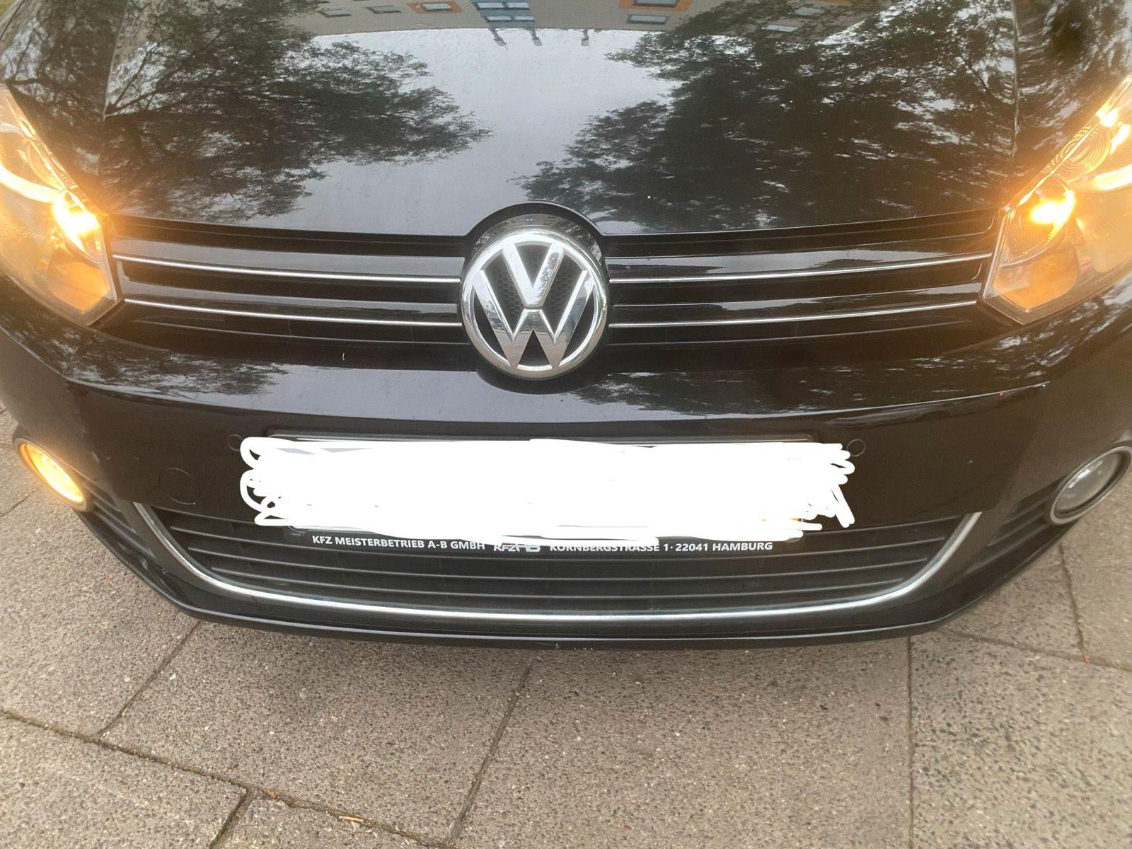 Volkswagen Golf 2011 — салон