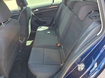 Volkswagen Golf - 8