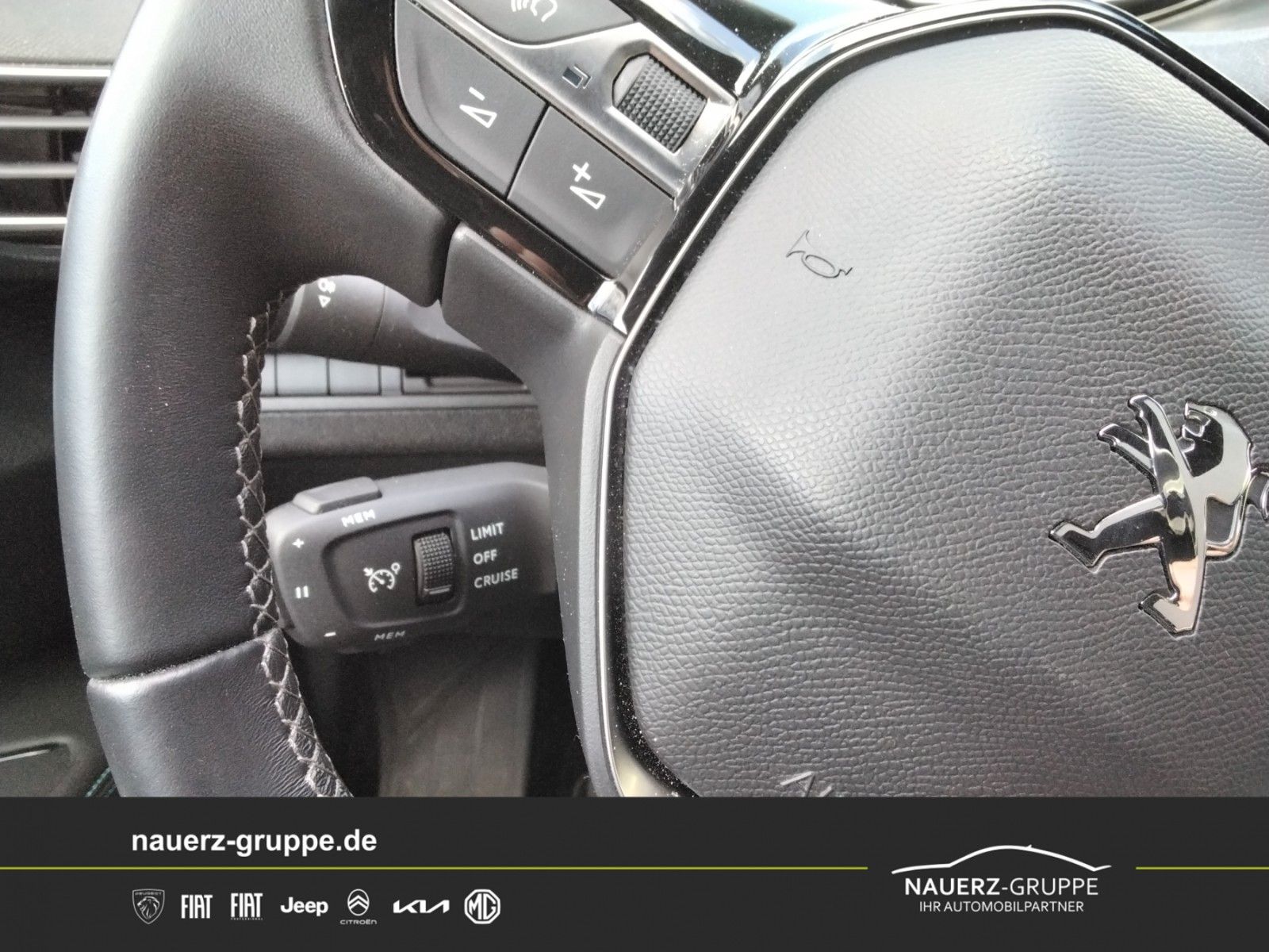 Fahrzeugabbildung Peugeot 5008 Allure Pack - 7 Sitze