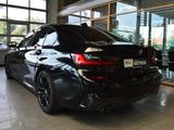 BMW 318i M Sport, Apple Car Play, DAB, Leder! - BMW 318 mit Benzin-Antrieb: Schwarz, Leder