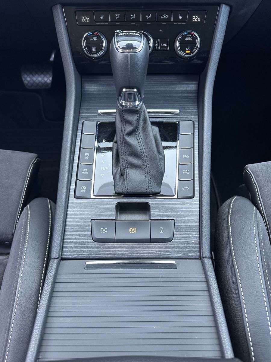Fahrzeugabbildung SKODA Superb Combi 2.0 TDI DSG Style NAV+LED+360°+ACC