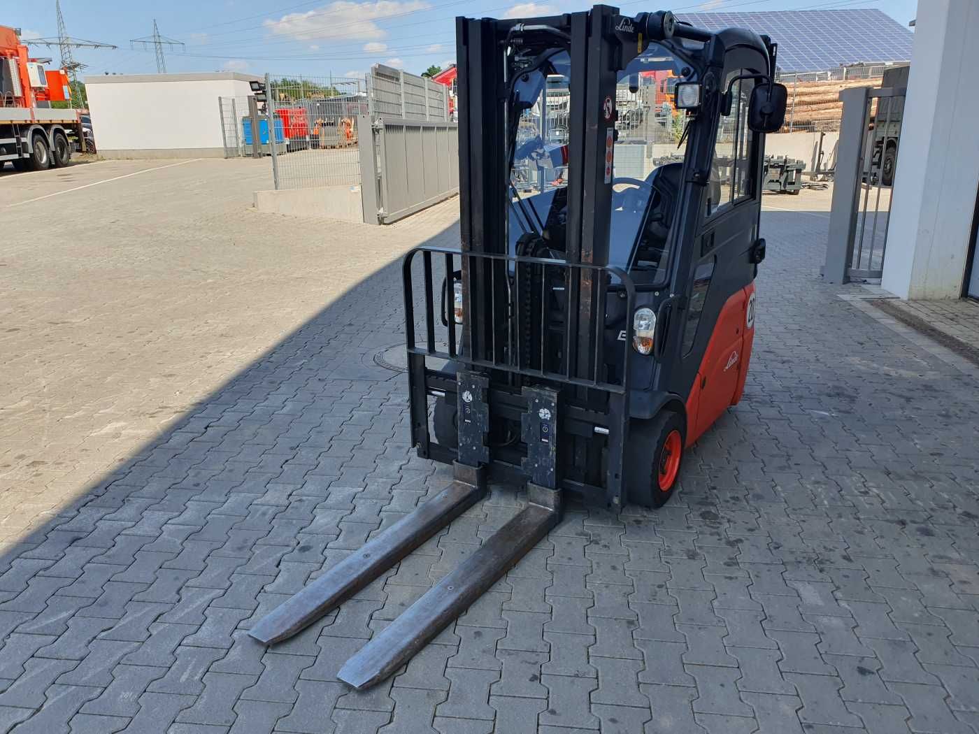 Fahrzeugabbildung Linde E14 - 01 / Triplex: 4.00m! / SS / nur 3.405h!