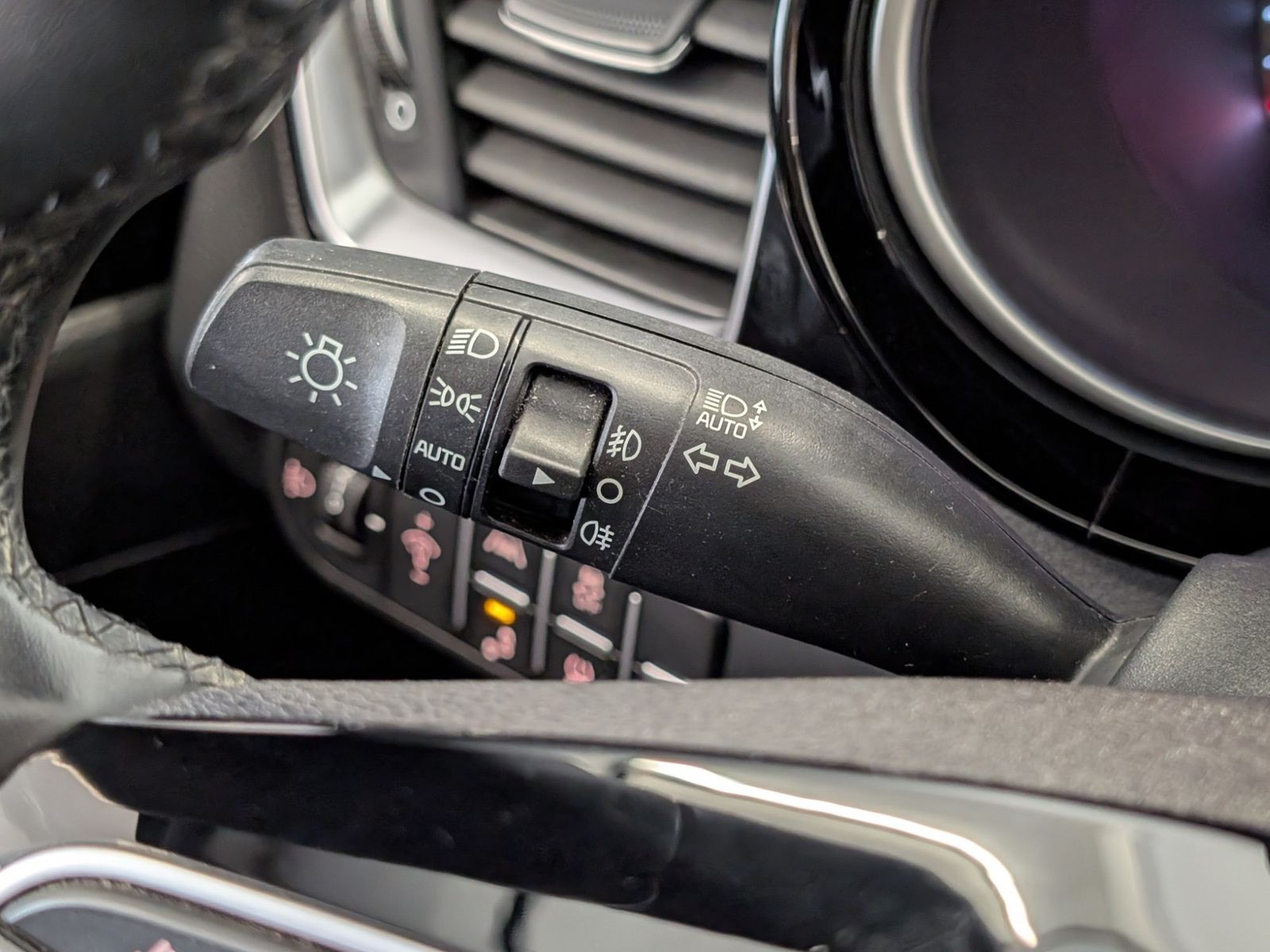 KIA XCeed 1.6D 48V Spirit Xclusive Glasdach – Bild 34
