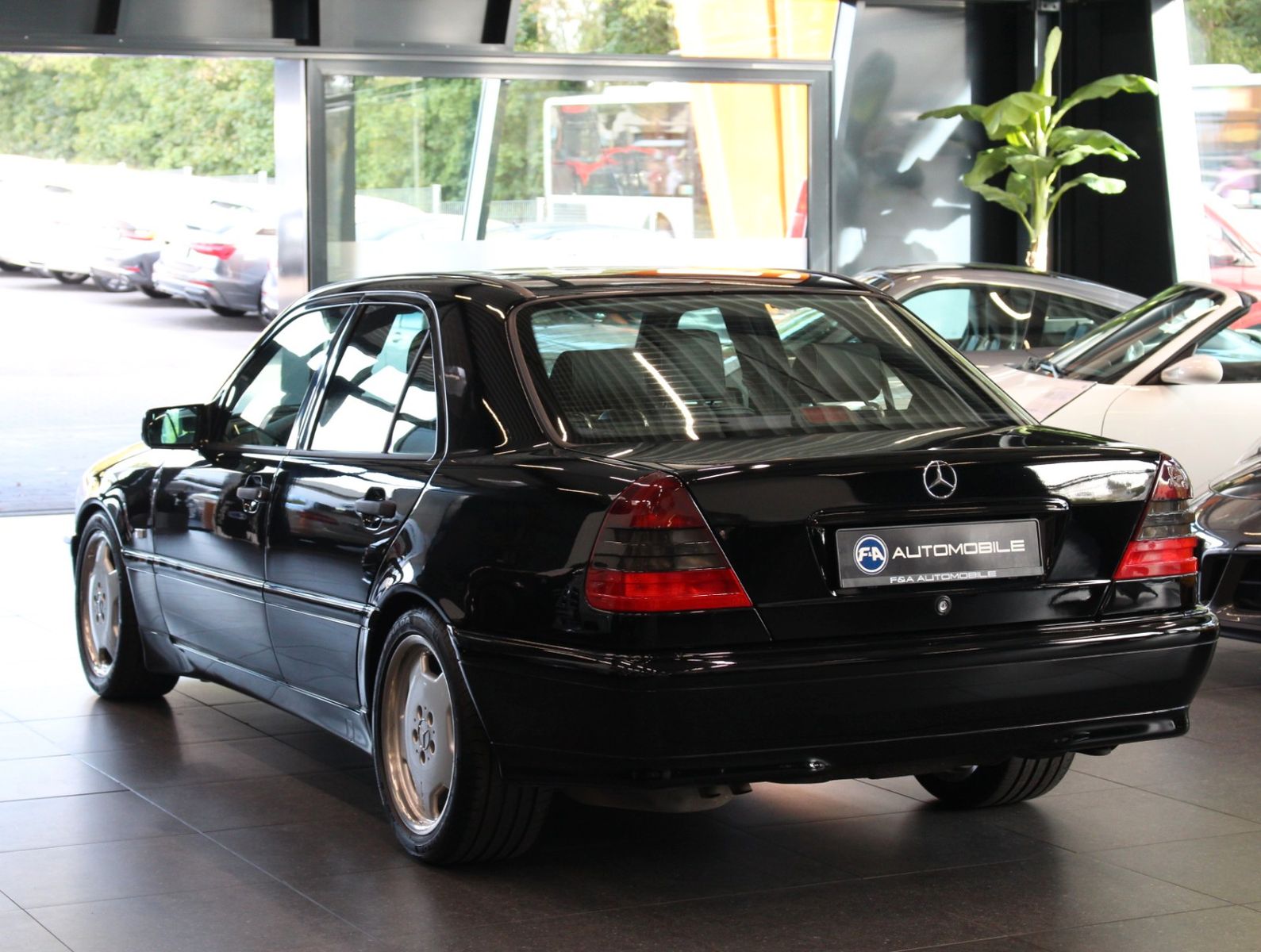 Fahrzeugabbildung Mercedes-Benz C 200 Sport Guter Pflegezustand+GSD+Xenon+Leder