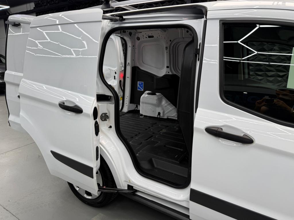 Ford Transit Courier 1.5 TDCi, Foto 10 von 40