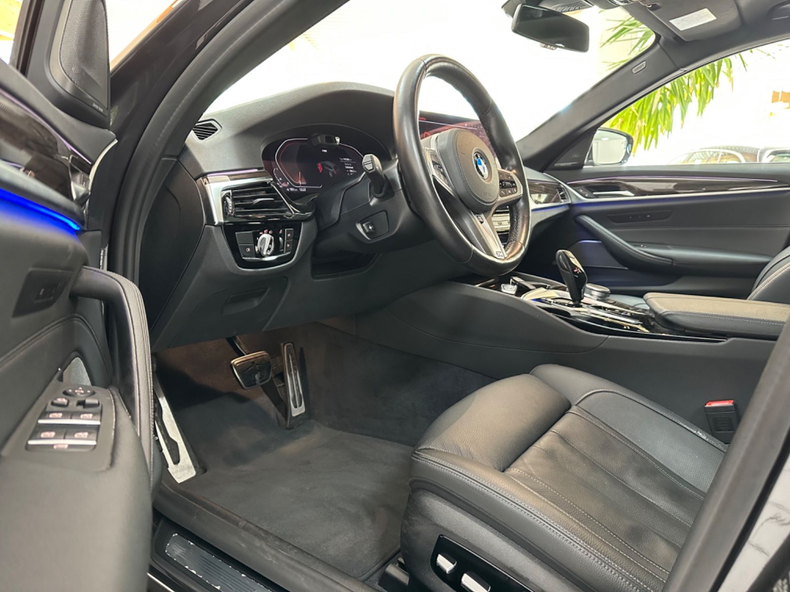 Fahrzeugabbildung BMW 530 d xDrive Touring  M Sport *Pano*Klima*Sport*