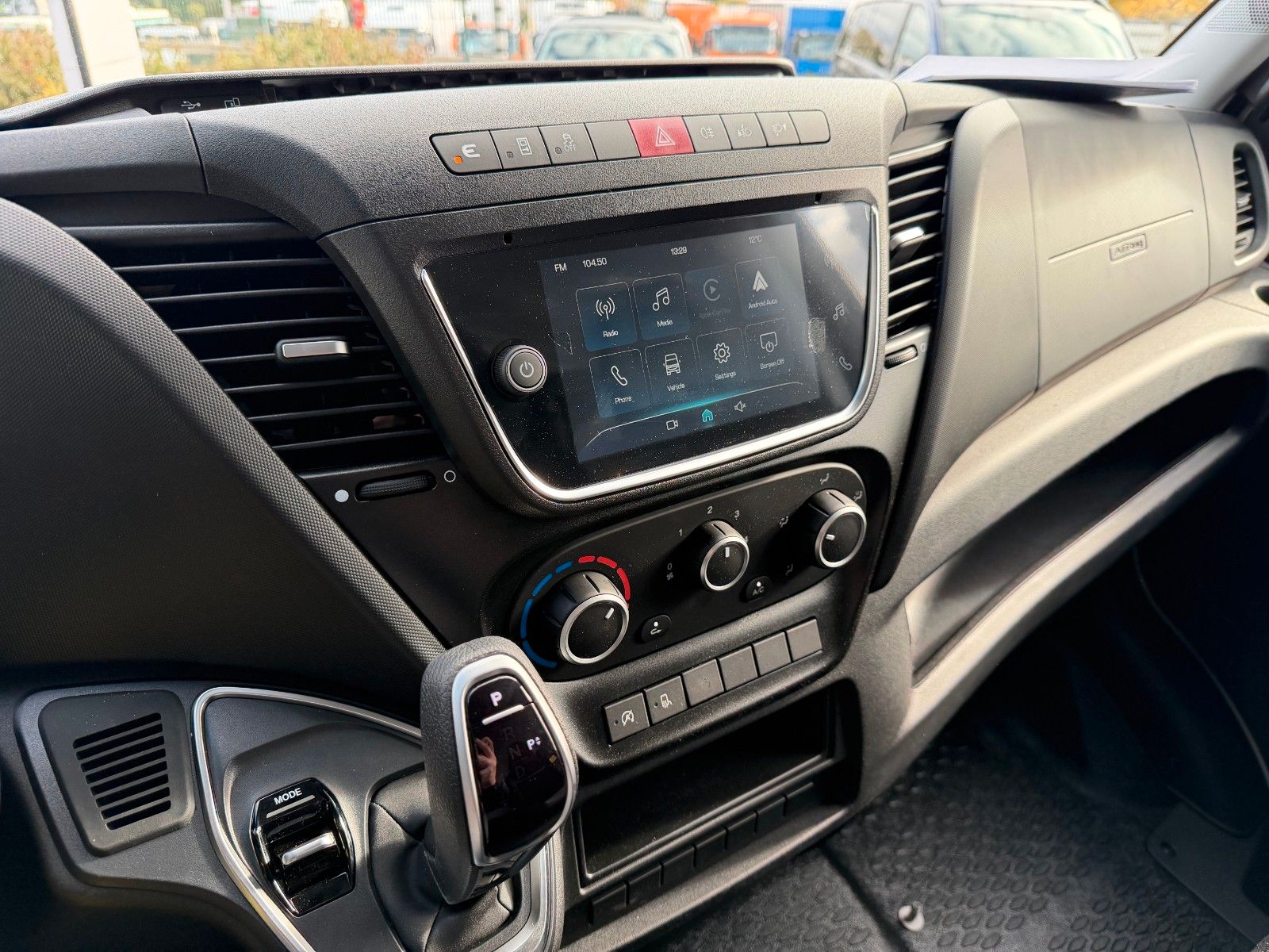 Fahrzeugabbildung Iveco Daily 35S14 A8*R3.450mm*Automatik*Kamera*3Sitze*