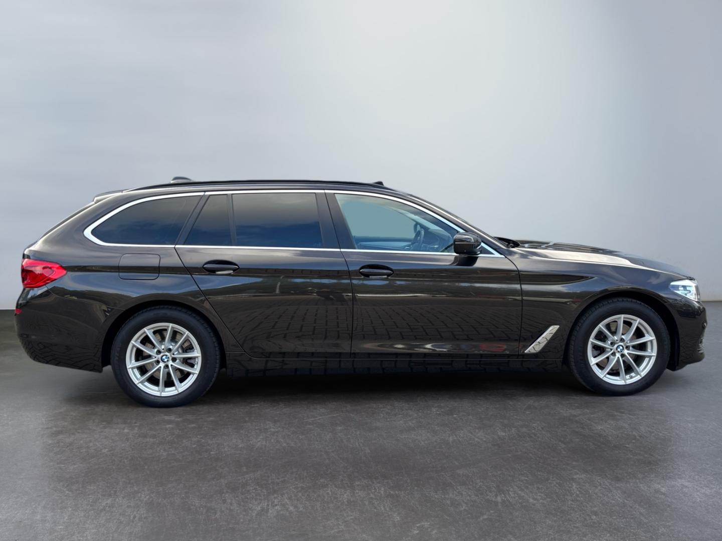 BMW 520 d Touring *LED*360°*Pano*AHK*PDC*Niveau*SHZ*