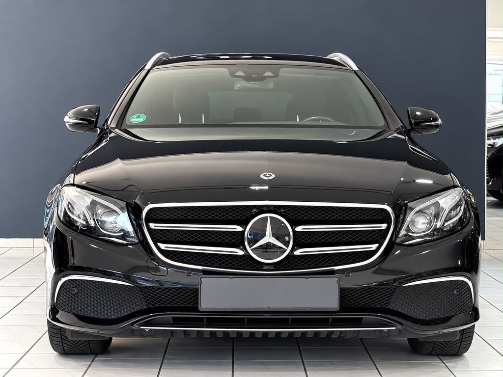 Image of Mercedes-Benz E 300
