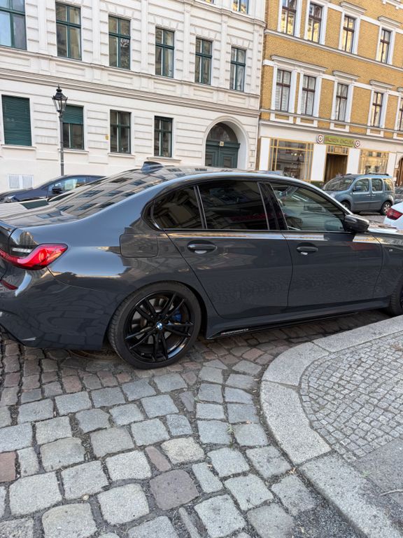 Image of BMW 330