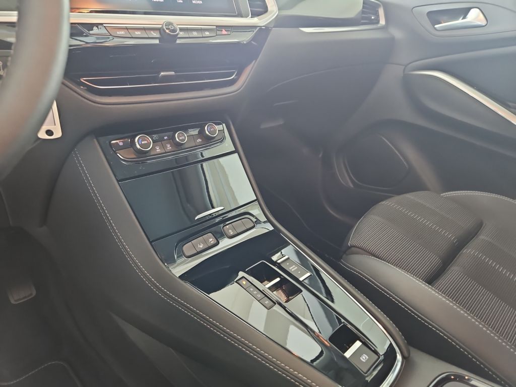 Fahrzeugabbildung Opel Grandland 1.2 DI Automatik GS AHZV Navi SHZ LED
