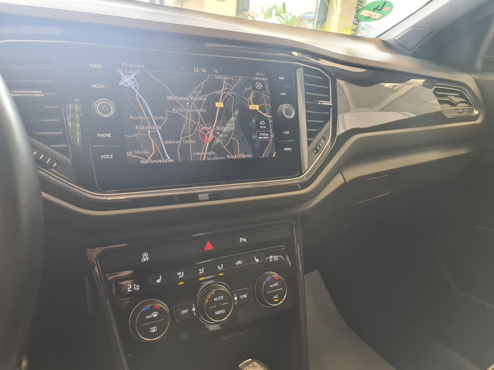 Fahrzeugabbildung Volkswagen T-Roc Sport 4Motion / NAVI / LED / KAMERA