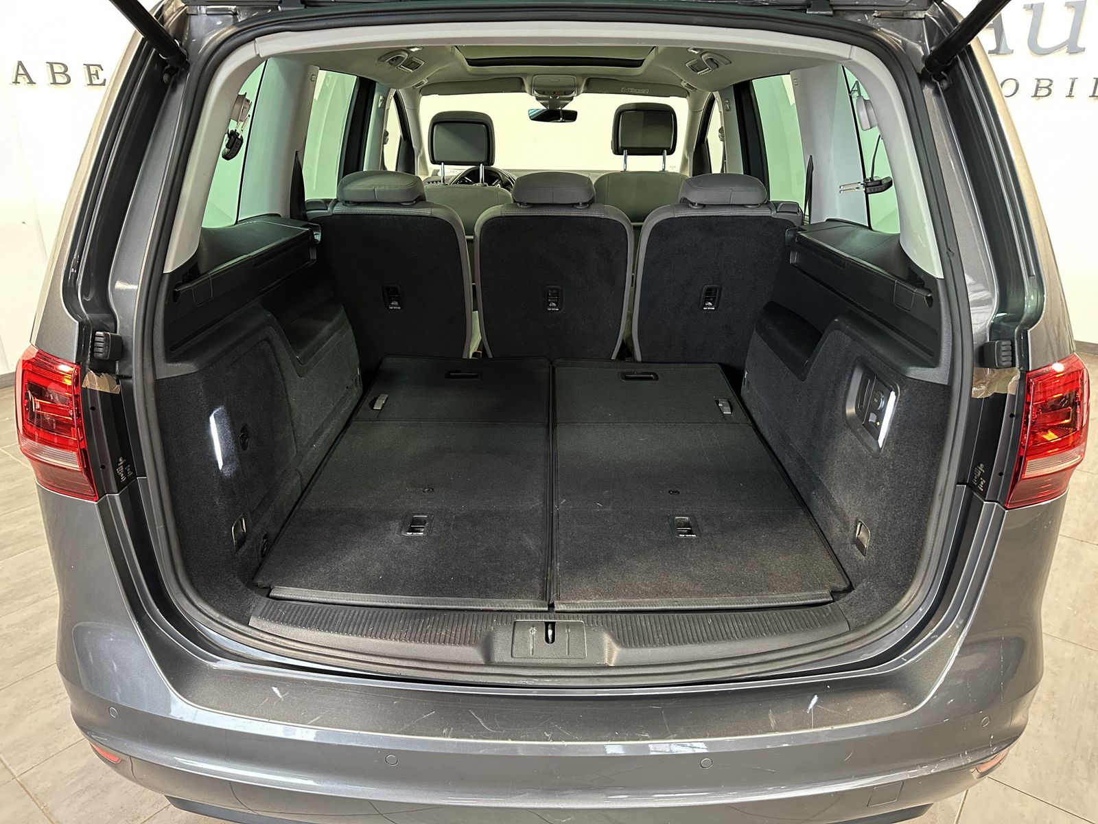 Fahrzeugabbildung Volkswagen Sharan 1.4 TSI DSG 7-Sitzer CL NAV+XEN+AHK+PANO
