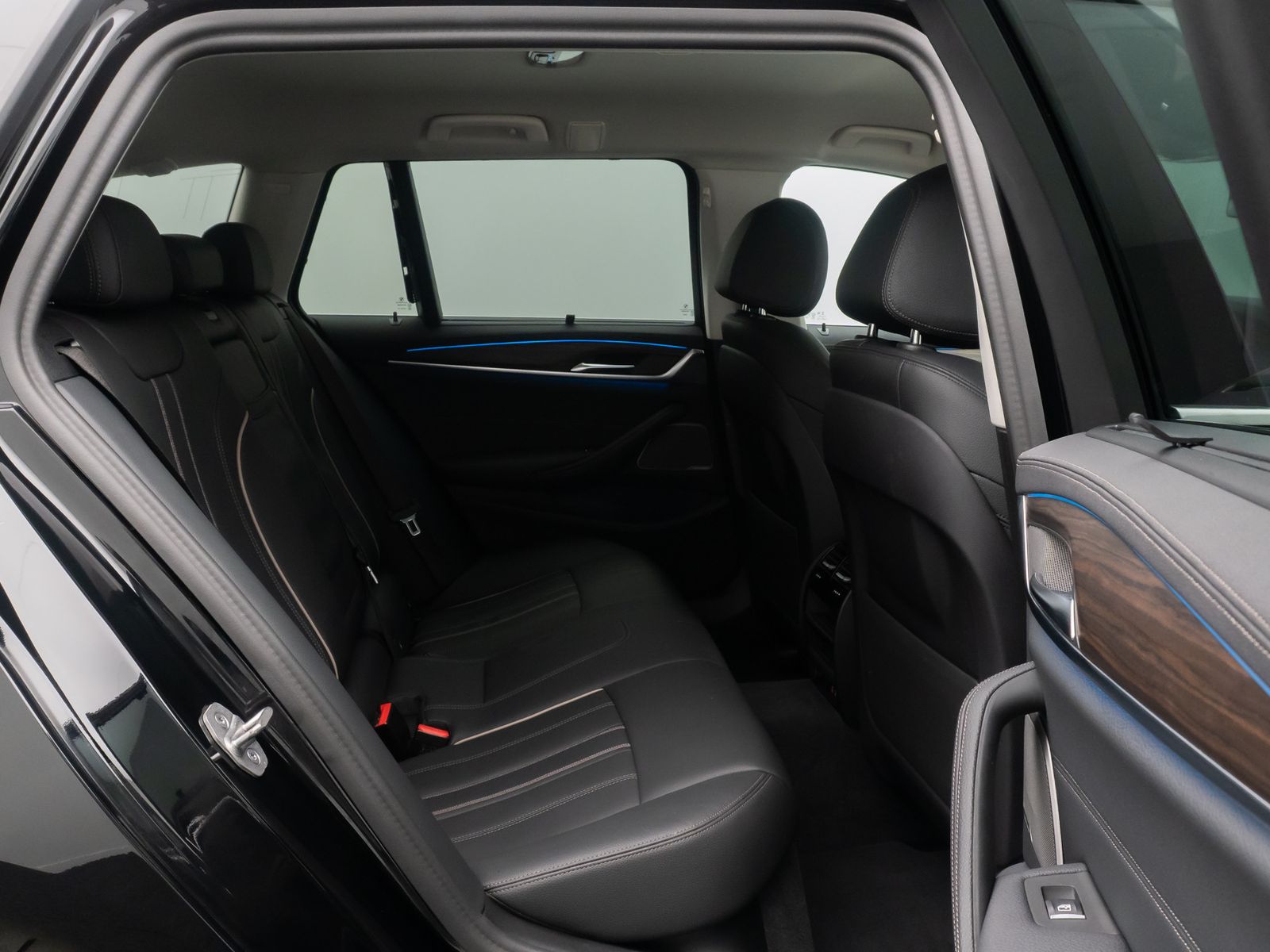 Fahrzeugabbildung BMW 530e Luxury Line DAB Laser Komfort H/K HUD Sport