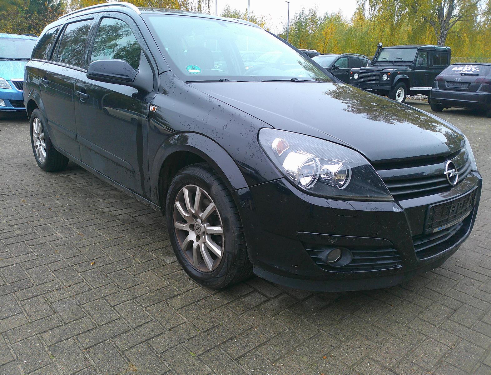 Opel Astra 2005 — салон