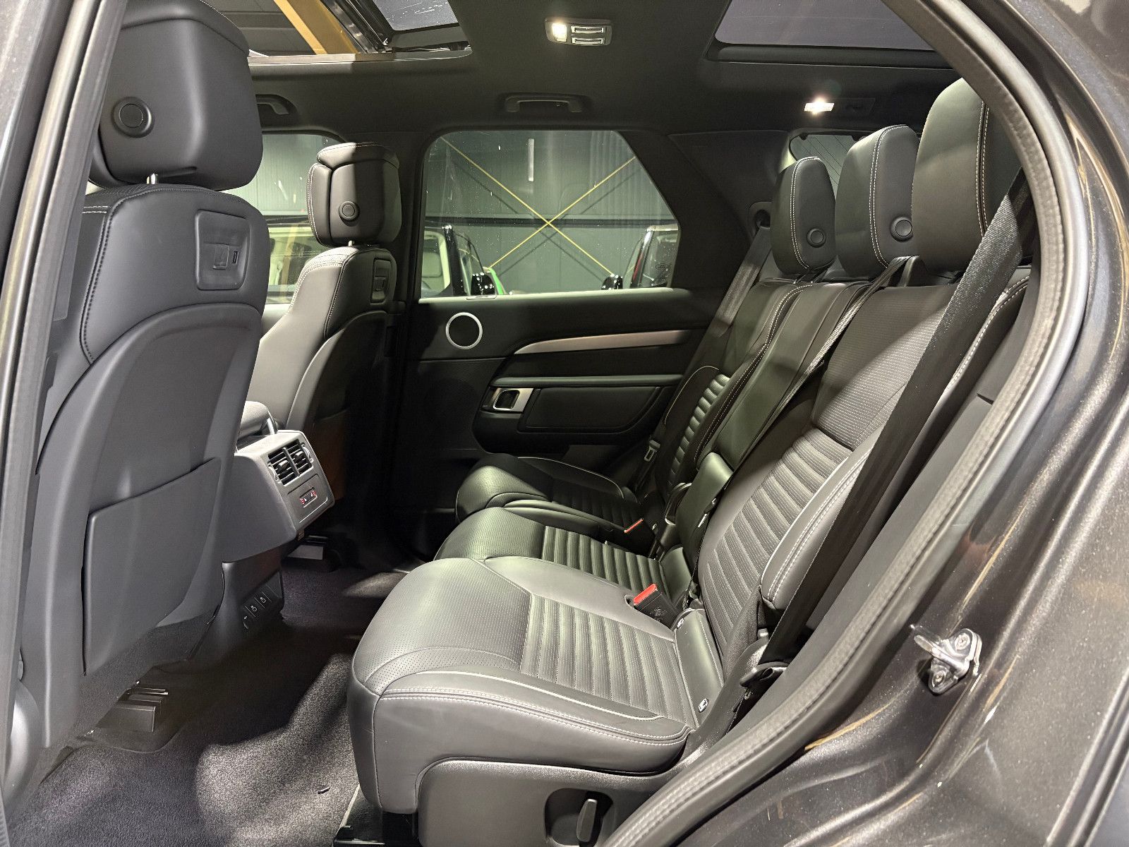Fahrzeugabbildung Land Rover Discovery 5 SE D250 AWD/PANO/ACC/360°/APPLE/AHK/