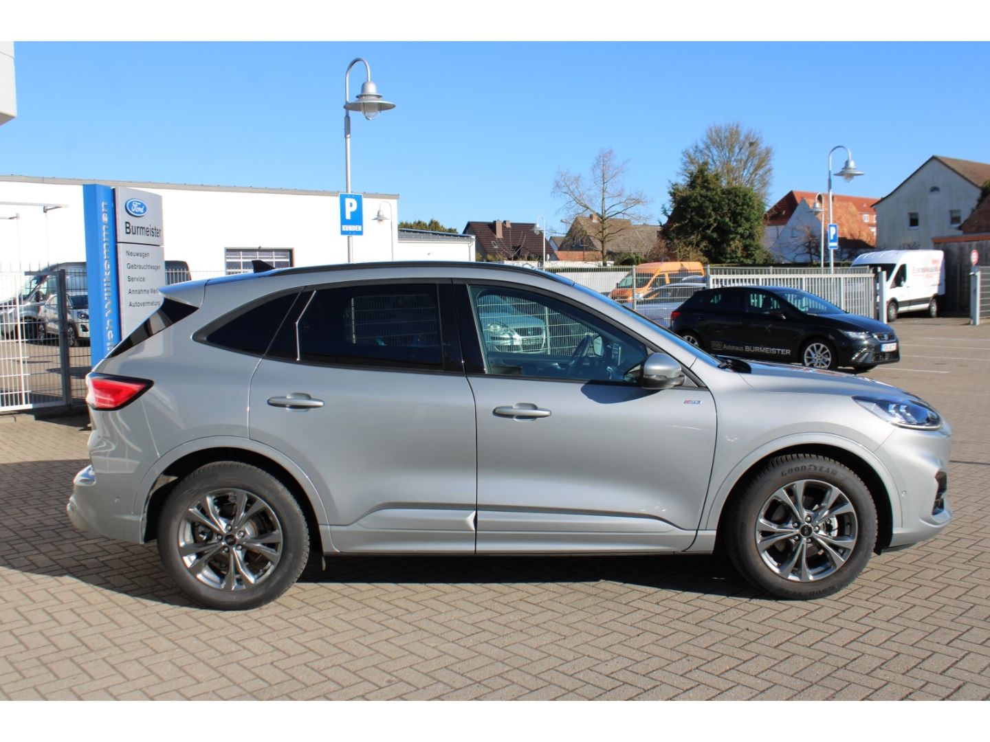 Fahrzeugabbildung Ford Kuga ST-Line X LED AHK Navi GJR Pano  RFK VZE TW