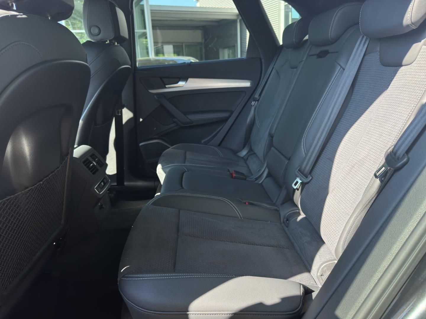 Fahrzeugabbildung Audi Q5 TFSI e S line 55 S Line quattro, Business, B&