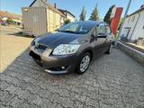 Toyota Auris 1.4 -
