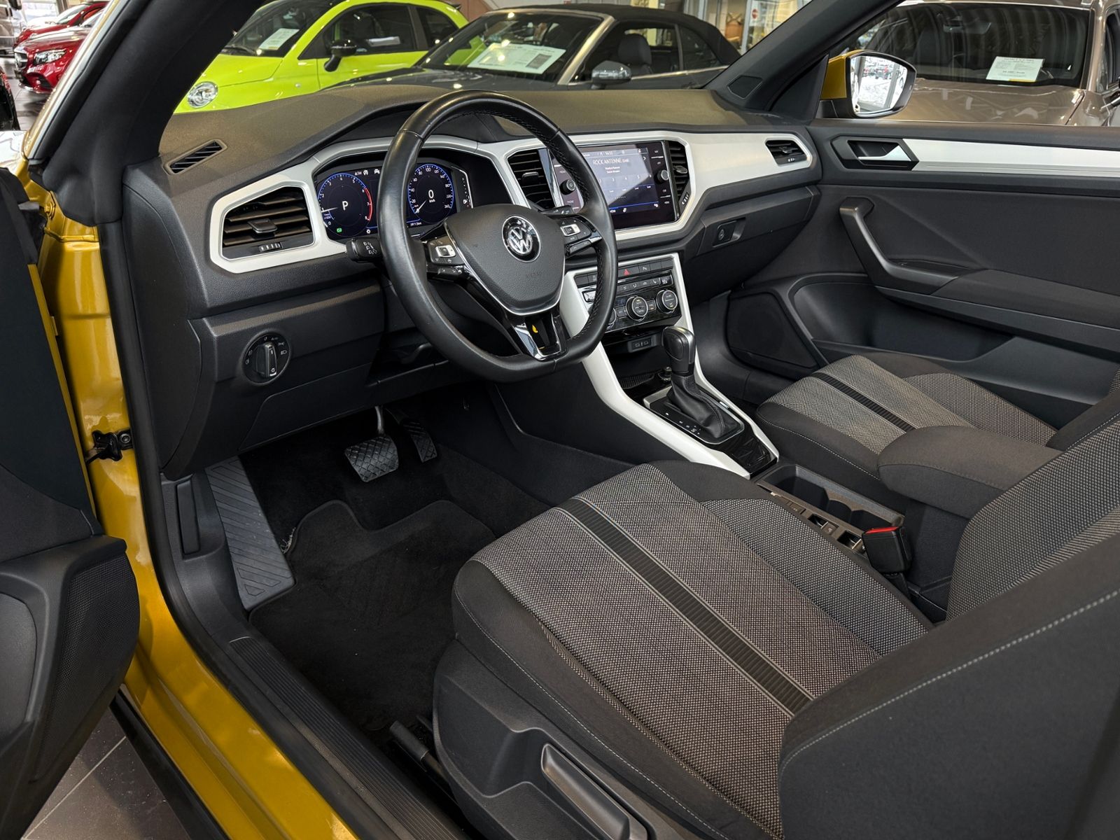 Fahrzeugabbildung Volkswagen T-Roc Cabriolet Style ACC LED NAV SHZ