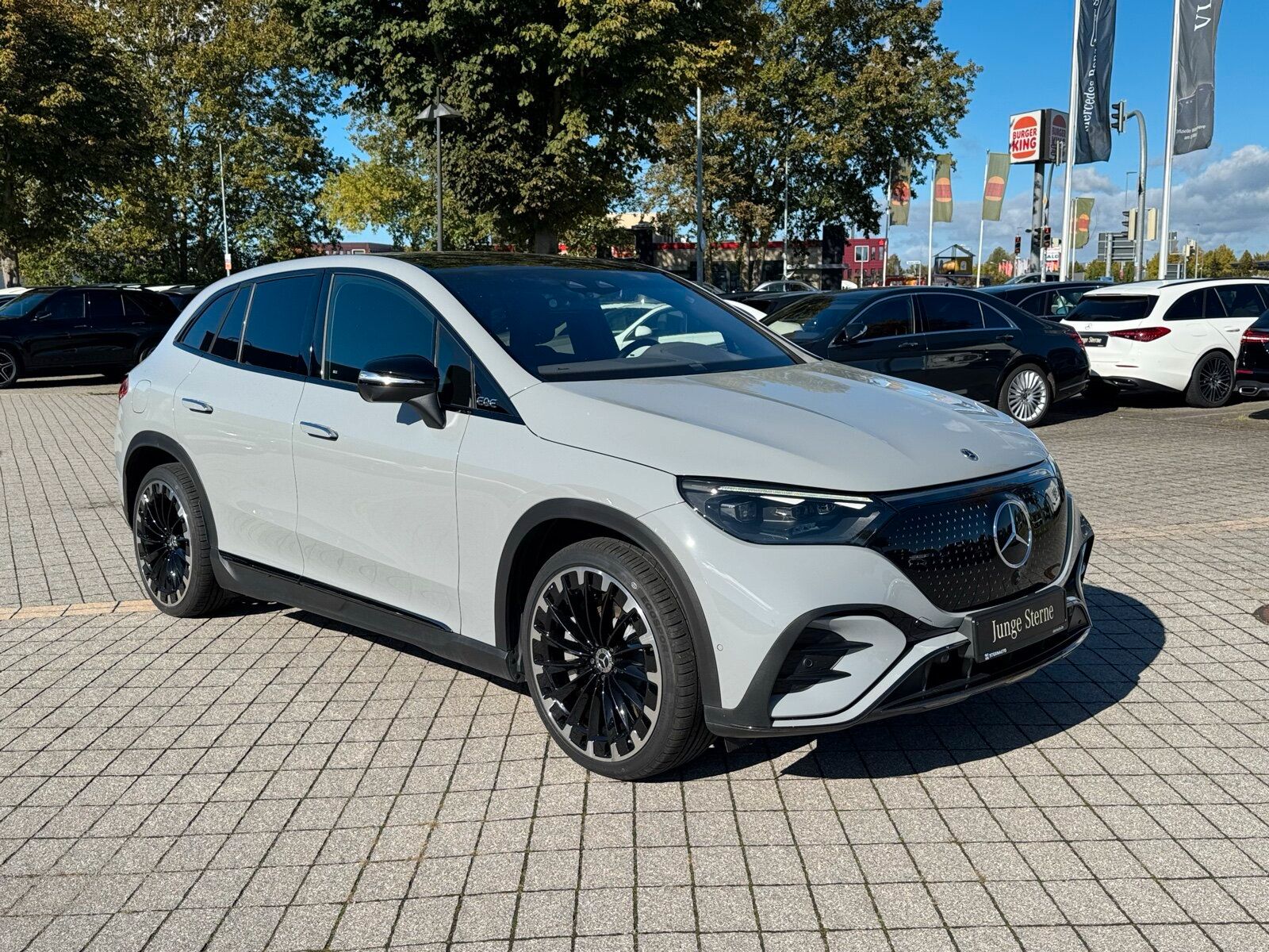 Mercedes-Benz EQE 500 4M SUV AMG PanoD Distro 360Kam Airm AHK, imagem 3