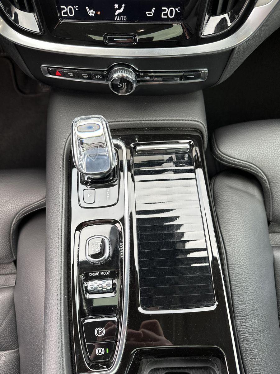 Fahrzeugabbildung Volvo V60 Inscription Hybrid AWD NAV+LED+360°+PANO+PP