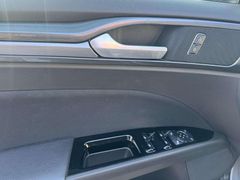 Fahrzeugabbildung Ford Mondeo Hybrid Titanium LED Spur Automatik Kamera