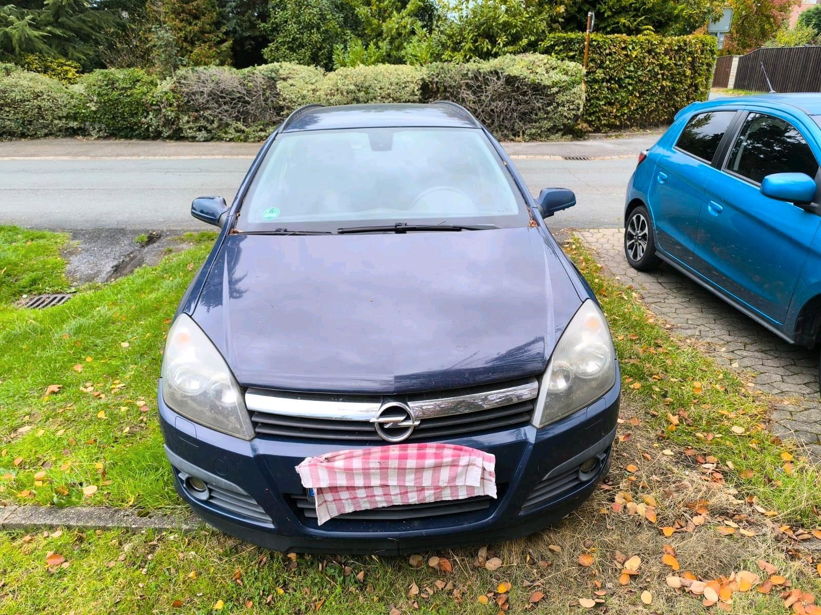 Opel Astra 2006 — rear view