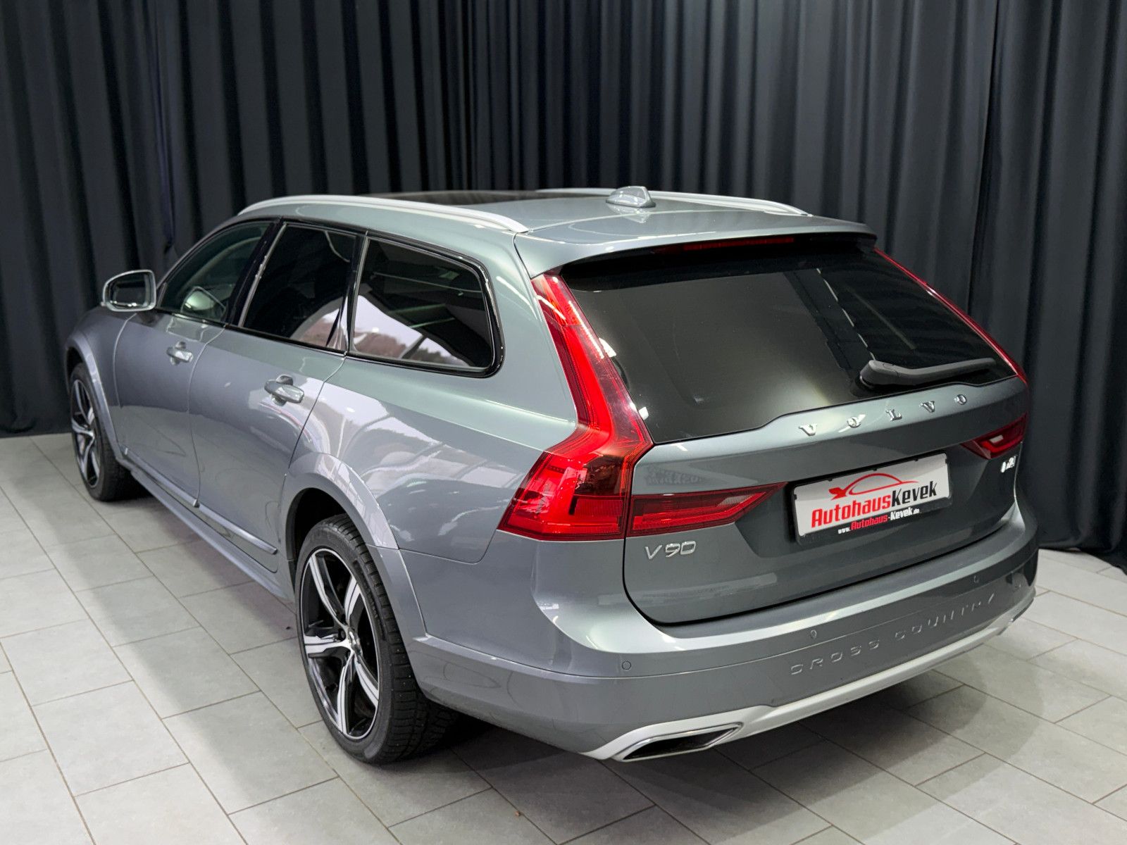 Fahrzeugabbildung Volvo V90 Cross Country Pro AWD|HuD|H&K|360°|PANO