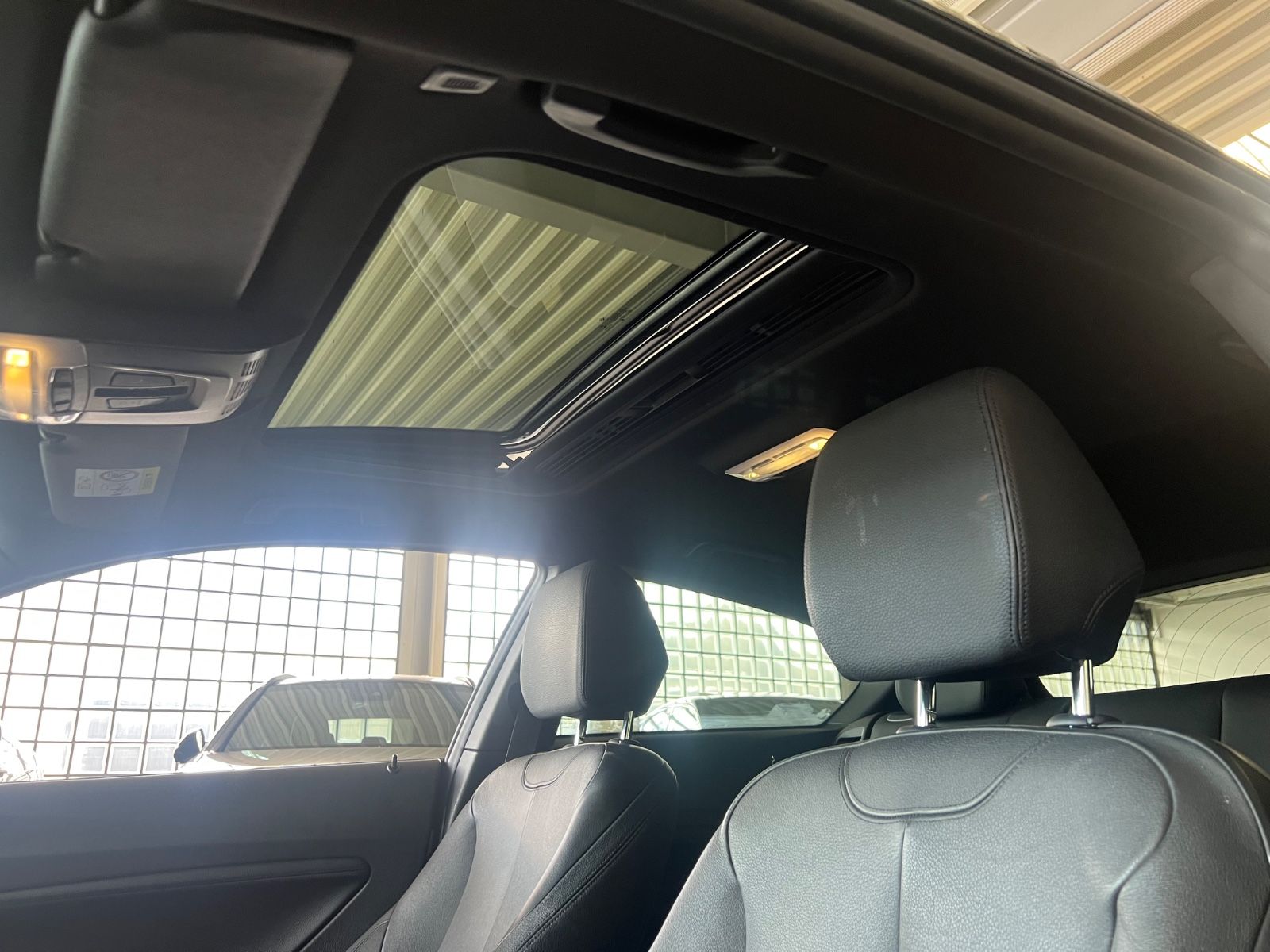 Fahrzeugabbildung BMW M135 i xDrive * SCHIEBEDACH * LEDER *
