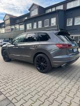 Volkswagen (USt ausw.)Touareg R-Line 3.0 V6 TFSI 250kW 4M  - Volkswagen Touareg mit Benzin-Antrieb: Geländewagen, 3.2