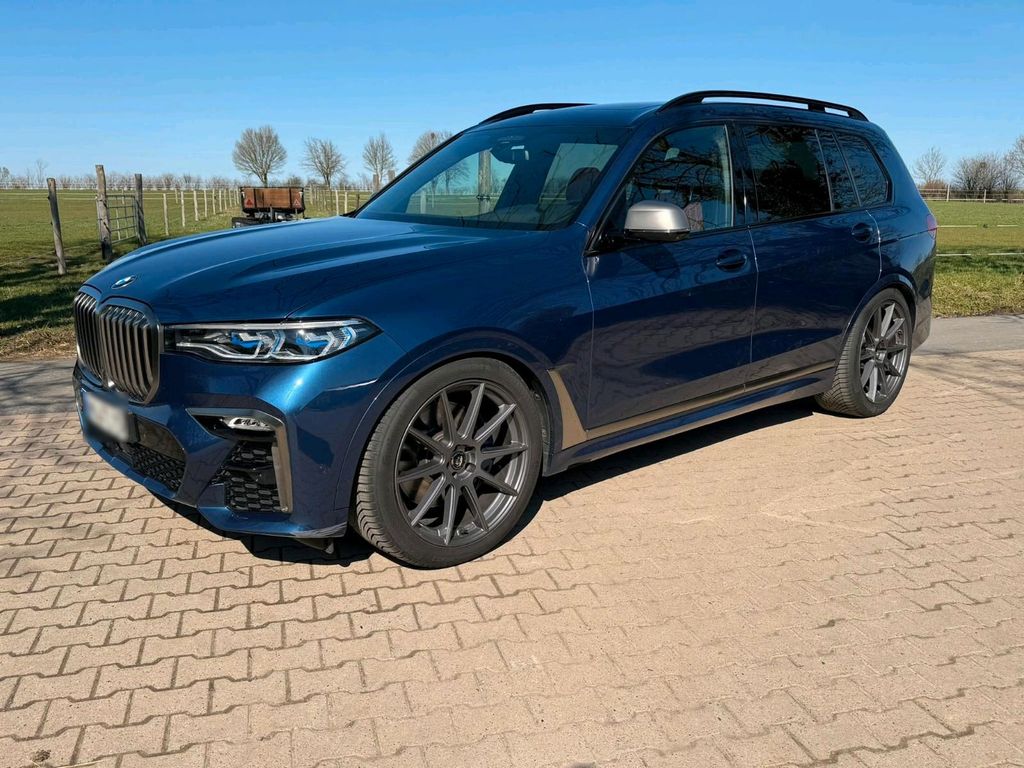 Image of BMW X7 M50
