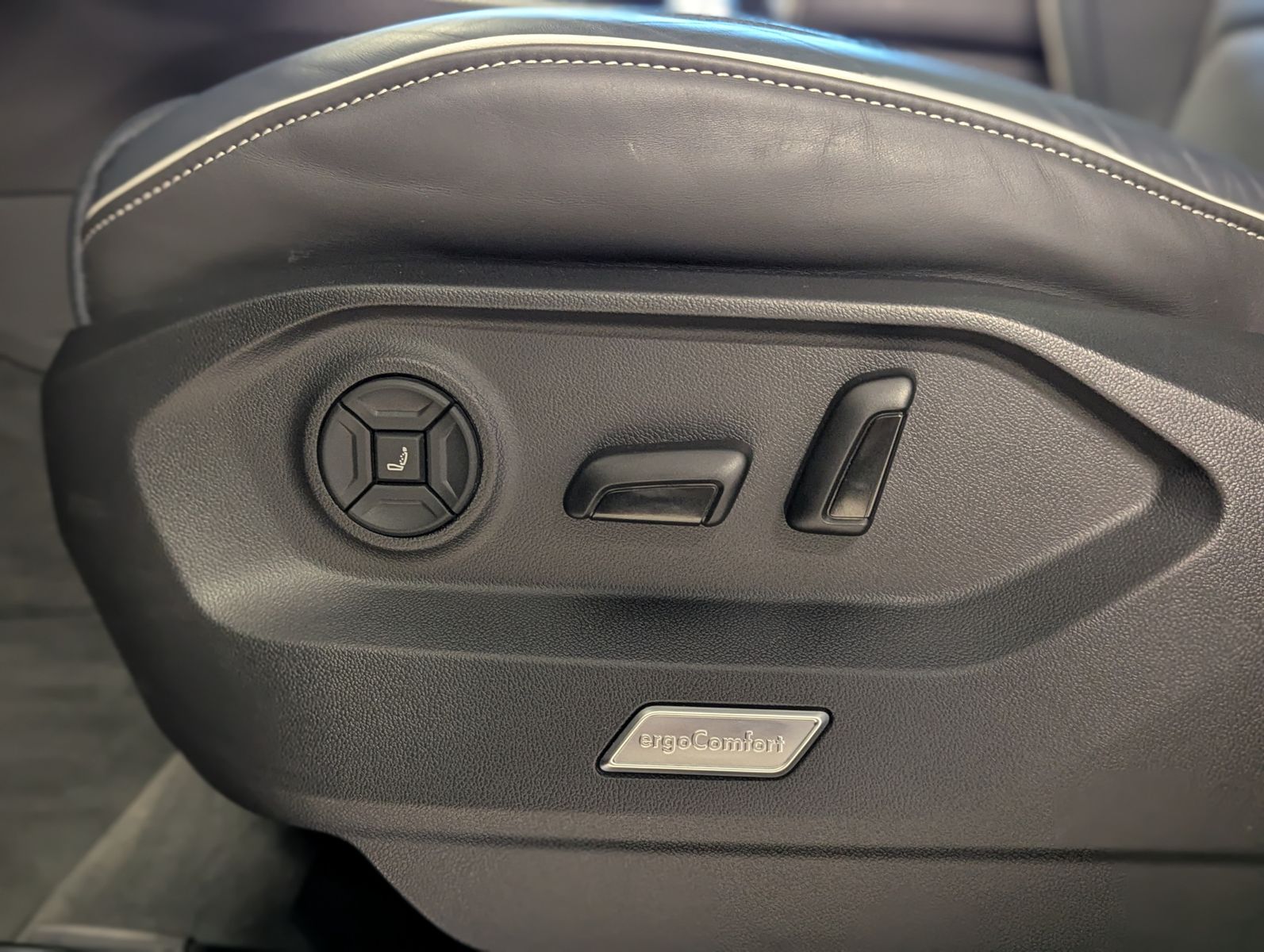 VW Touareg 3.0TDI 4M R-Line VOLL Black 22" UPE 114T - Image 24