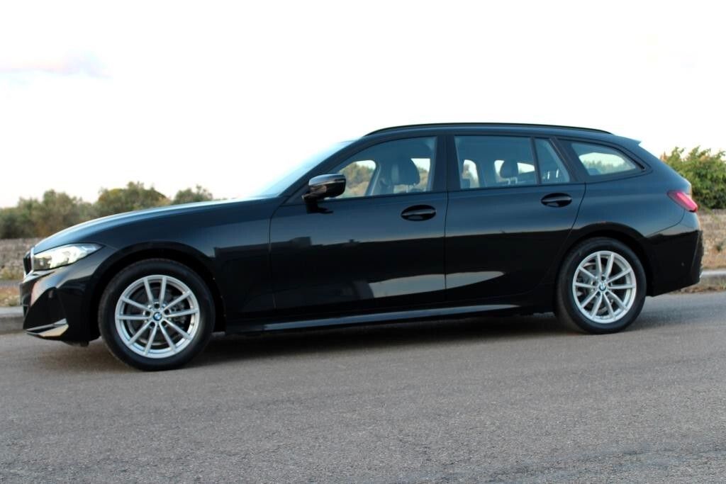 BMW Serie 3 Touring 318 d Aut. *Luci Ambiente imagem 2