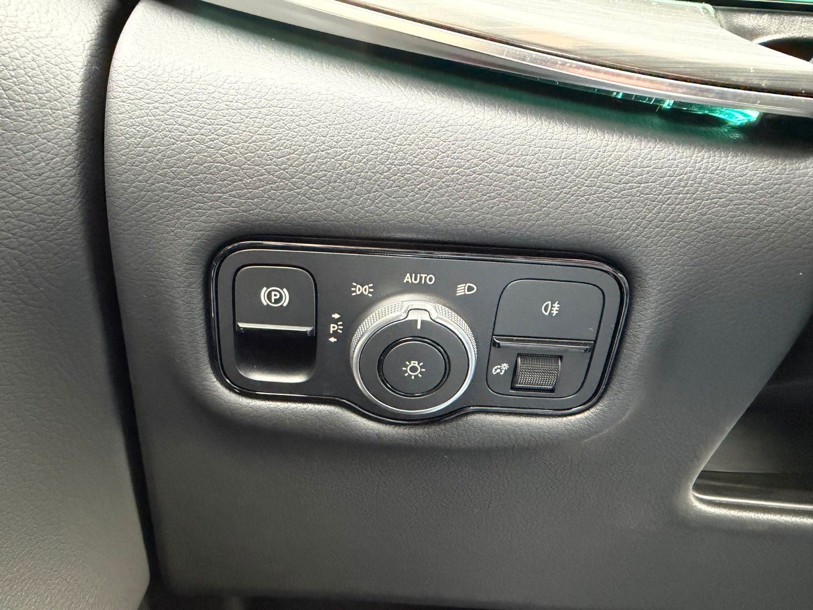 Fahrzeugabbildung Mercedes-Benz V 300 d 4MATIC EXCLUSIVE Luxus-Sitze AHK2,5to