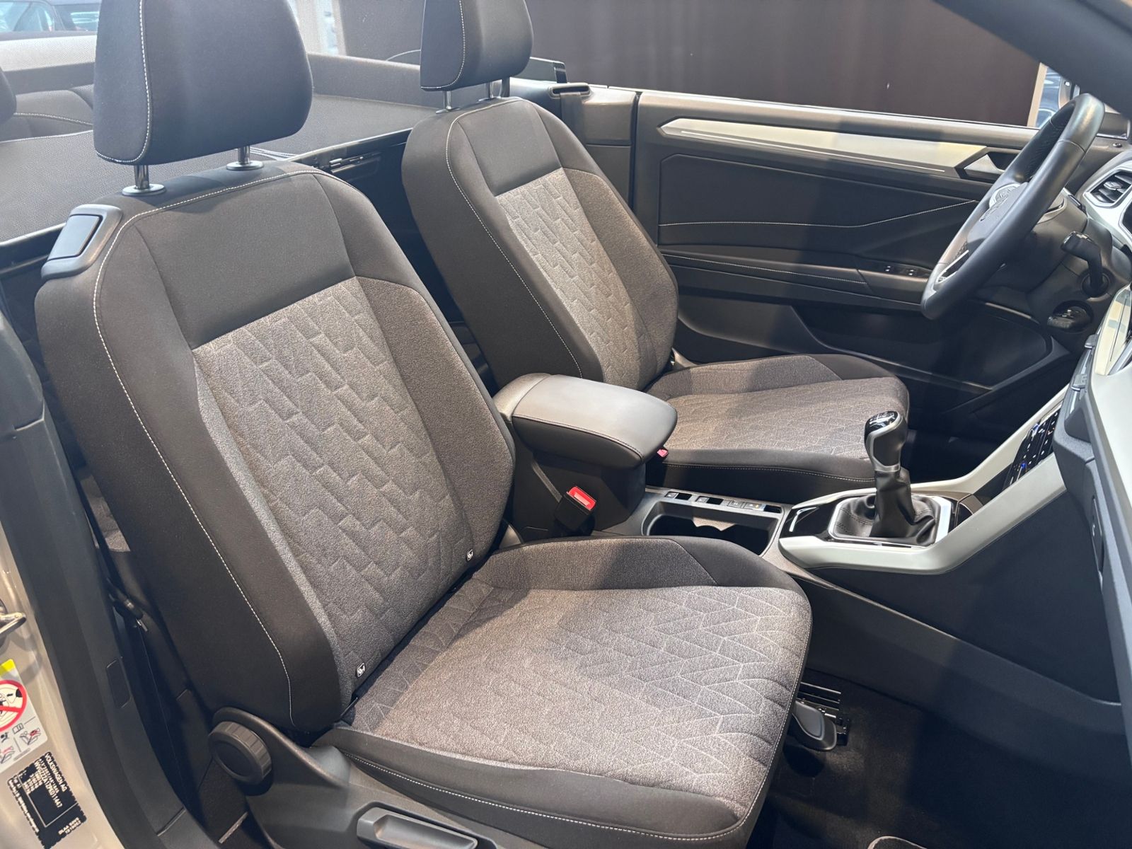 Fahrzeugabbildung Volkswagen T-Roc Cabriolet Move RFK LED NAVI ALU