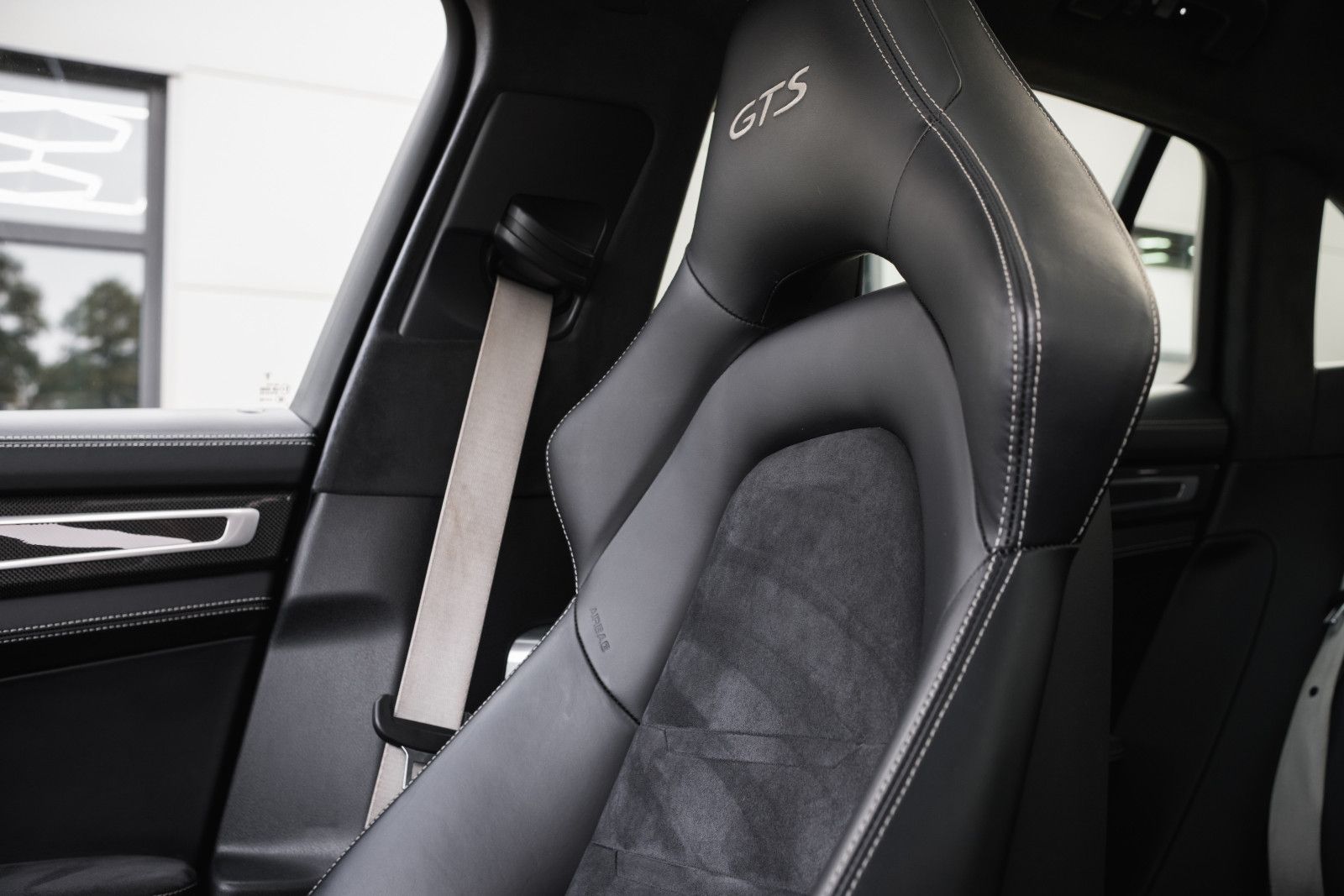 Fahrzeugabbildung Porsche Panamera Sport Turismo GTS-BOSE-Approved