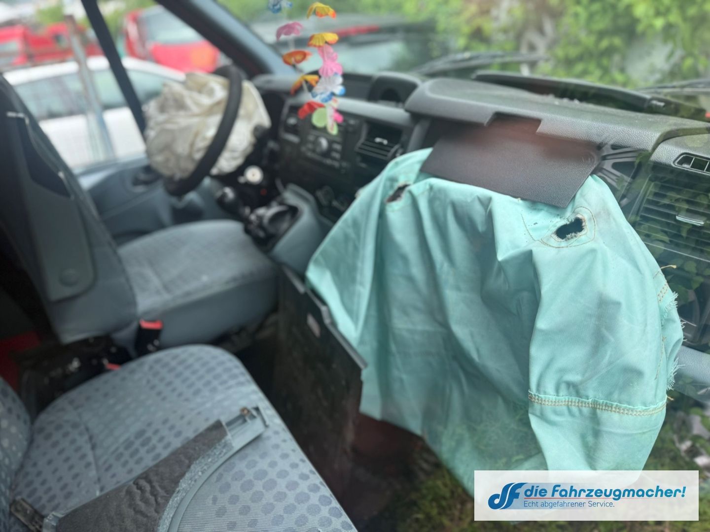 Fahrzeugabbildung Ford Transit Kombi 9.Si.*TOTALSCHADEN ohne Motor u.Ge