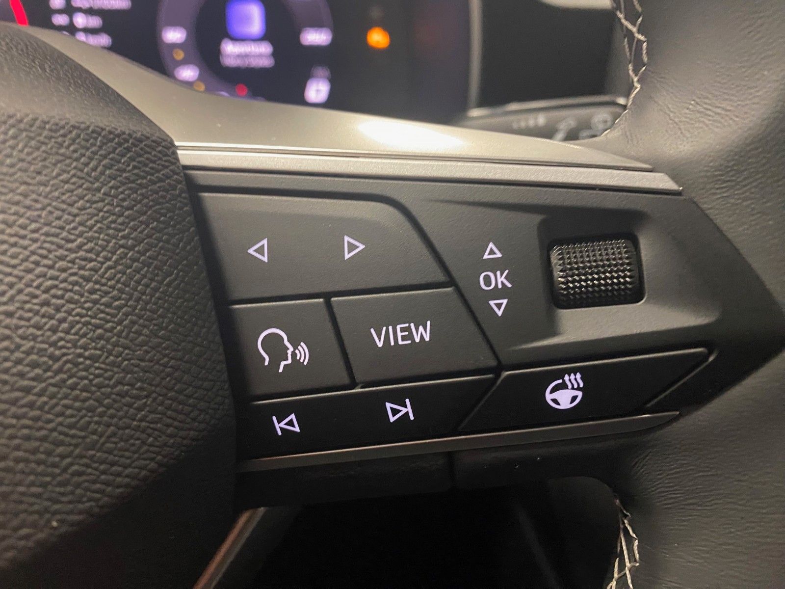 Fahrzeugabbildung SEAT Leon 1.5 TSI STYLE+R Kamera+ACC+3 Zonen KLIMA+BC