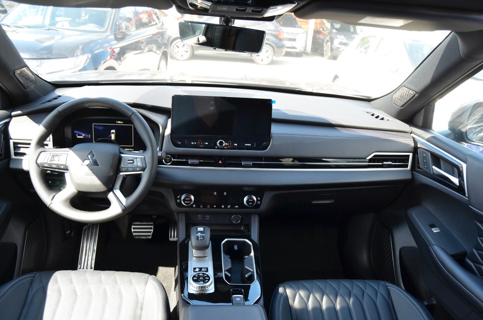 Mitsubishi Outlander 2.4 PHEV DIAMANT TOP AT 4WD LEDER MJ26