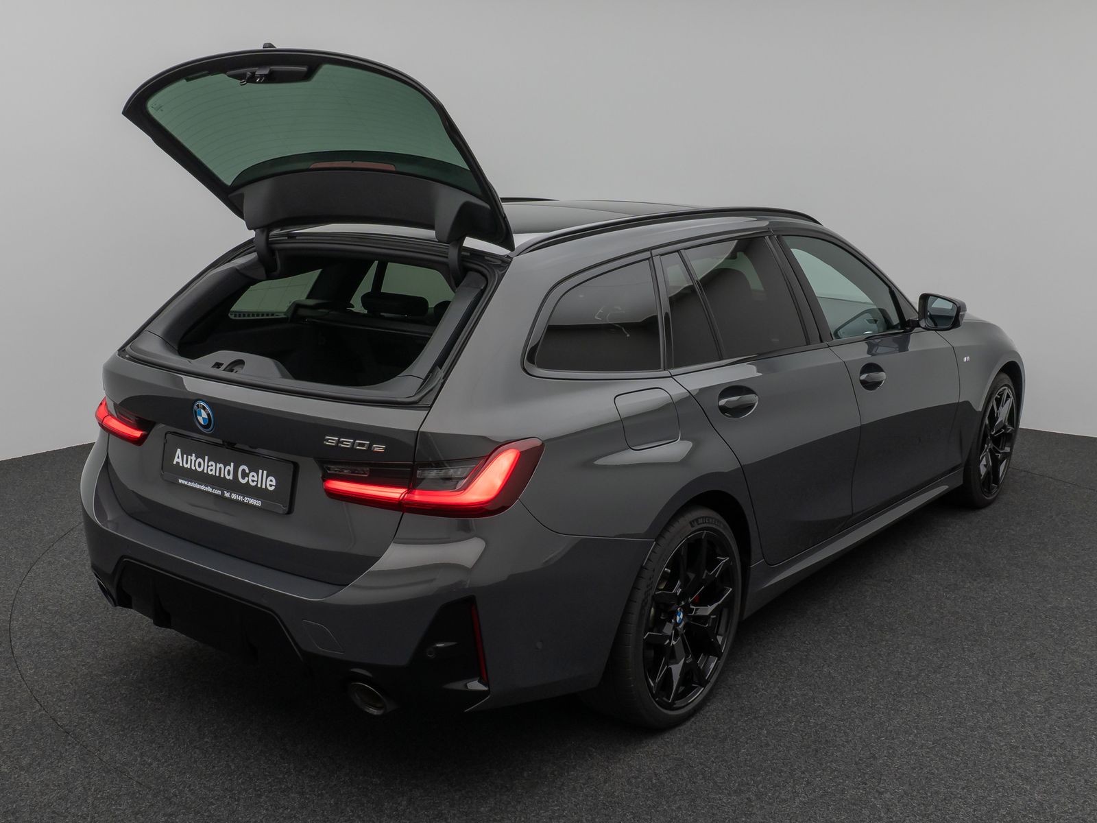 Fahrzeugabbildung BMW 330e M Sport Pro Panorama 360°HUD DAB HiFi AHK