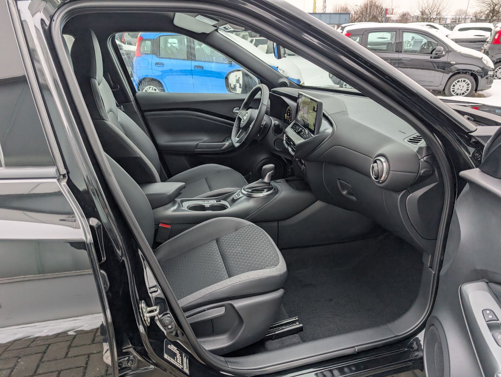 Fahrzeugabbildung Nissan Juke 1.0 DIG-T N-CONNECTA AUTOMATIK WINTERPAKET