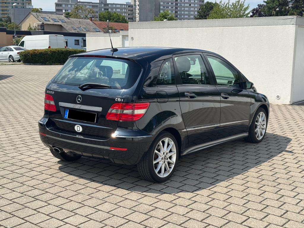 Mercedes-Benz B 200