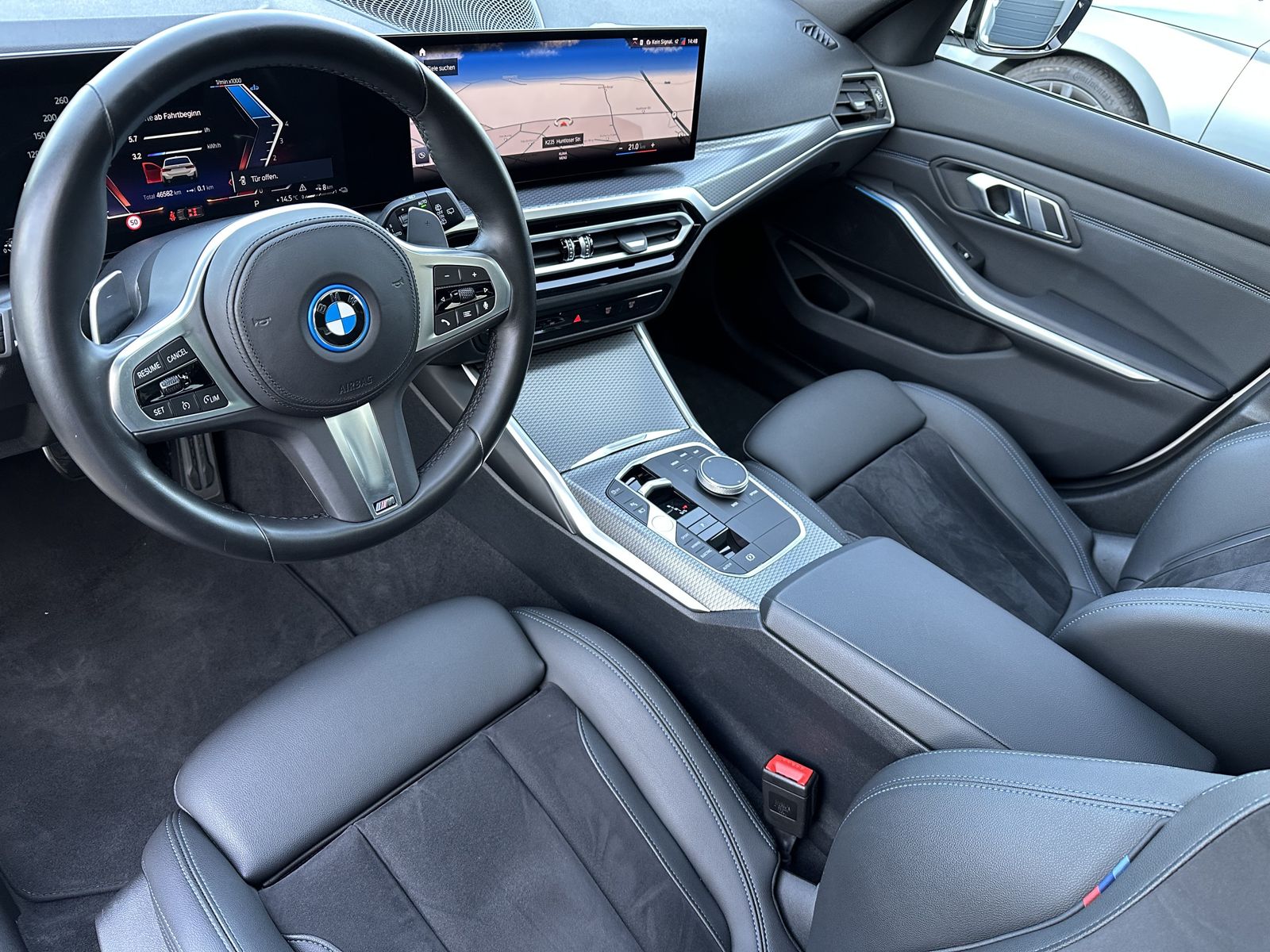 Fahrzeugabbildung BMW 330e Touring M-Sport NAV+LED+PANO+19ZO+ALARM+1HD