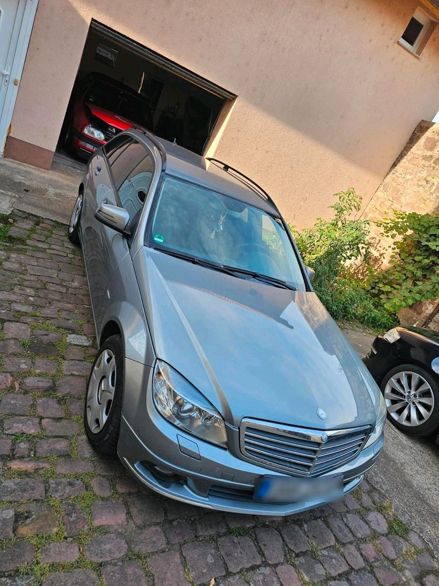 Mercedes-Benz C200 2010 — photo 13