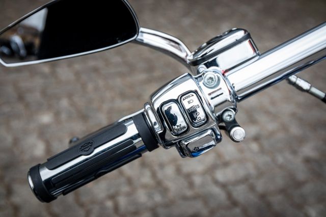 Fahrzeugabbildung Harley-Davidson CVO Screamin' Eagle Softail Springer FXSTSSE3