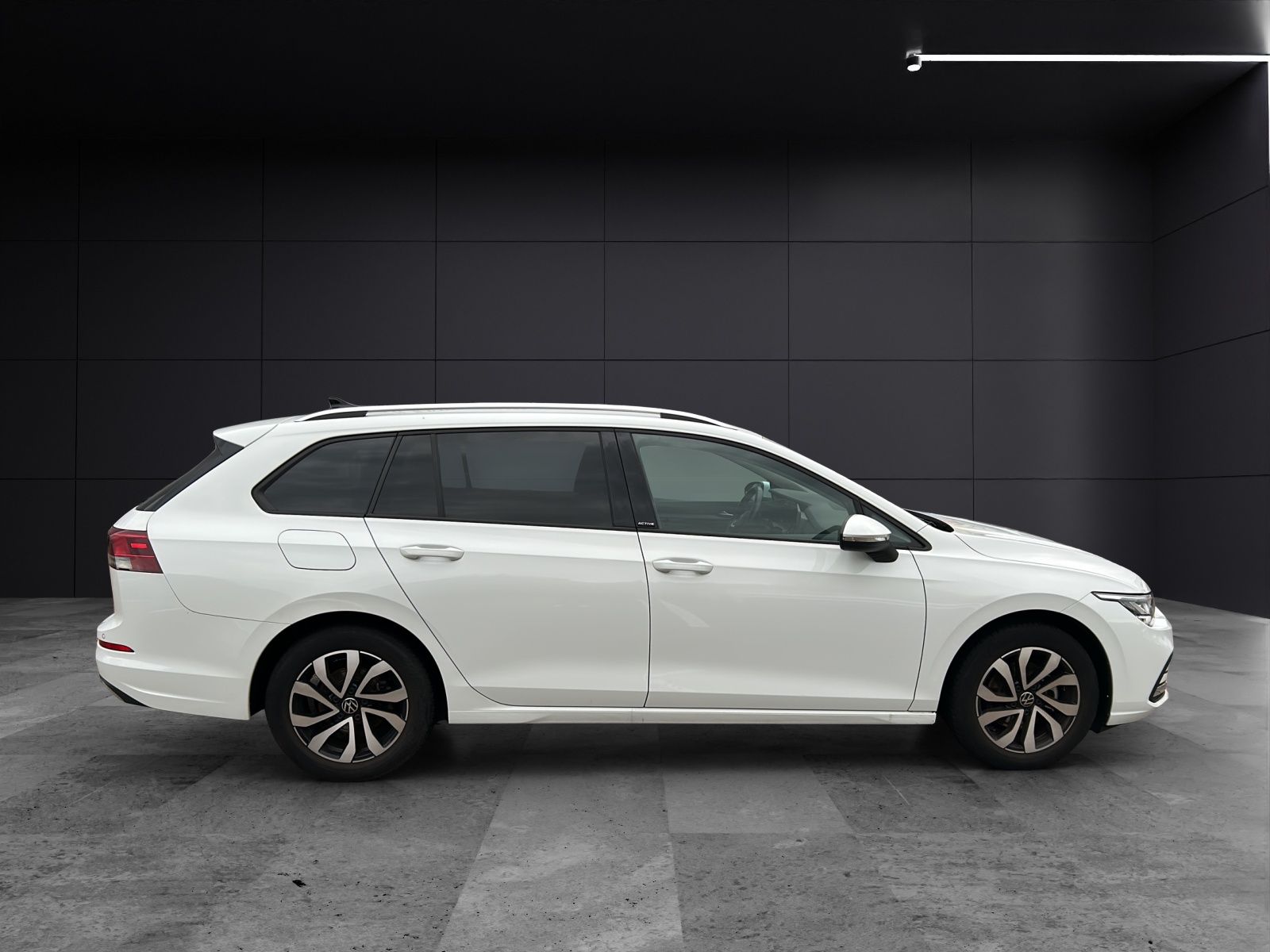 Fahrzeugabbildung Volkswagen Golf VIII Variant eTSI Active DSG LED ACC SH Rea