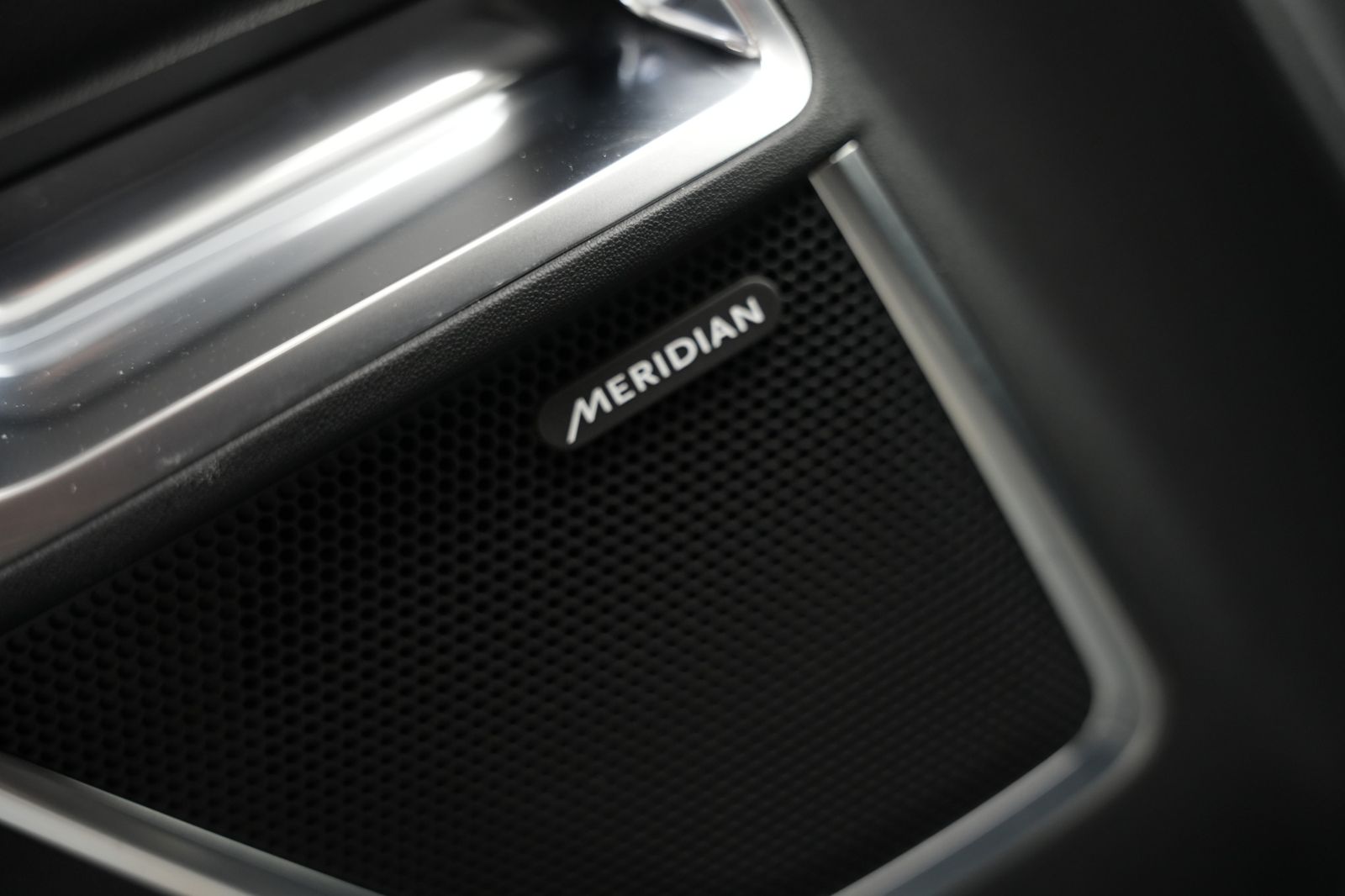 Fahrzeugabbildung Jaguar E-PACE R-Dynamic SE *Meridian*Memory*Virtual*ACC