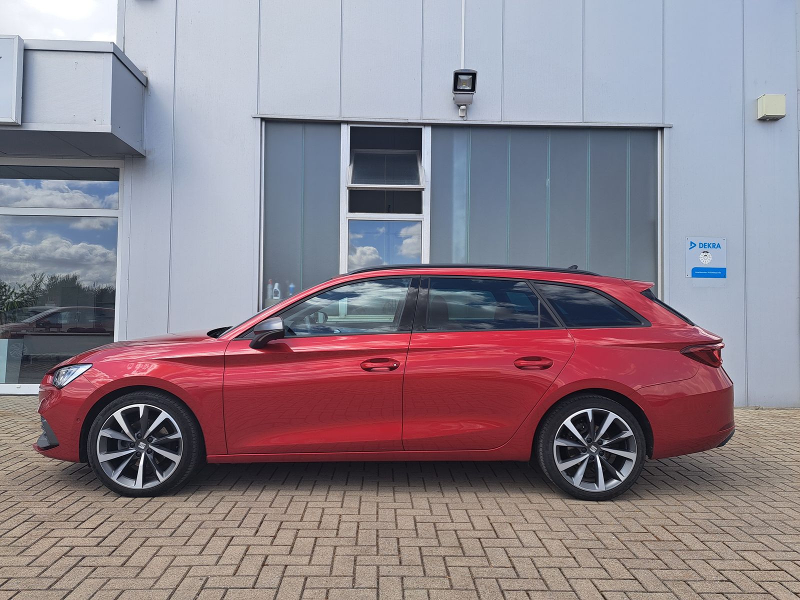 Fahrzeugabbildung SEAT Leon FR ST eTSI LED NAVI PARK-ASSISTENT